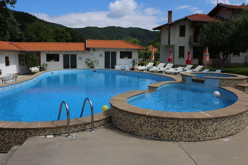By The River Hotel Complex Balkanets  Екстер'єр фото