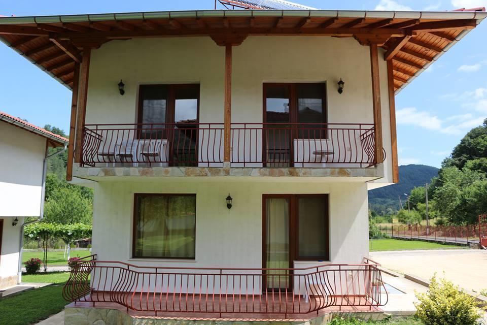 By The River Hotel Complex Balkanets  Екстер'єр фото