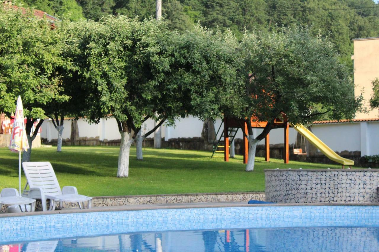 By The River Hotel Complex Balkanets  Екстер'єр фото