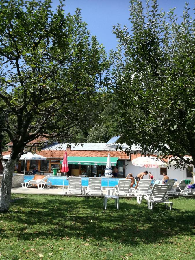 By The River Hotel Complex Balkanets  Екстер'єр фото