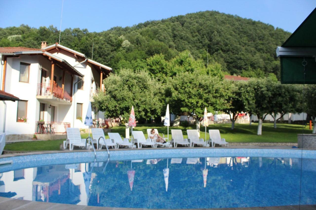 By The River Hotel Complex Balkanets  Екстер'єр фото