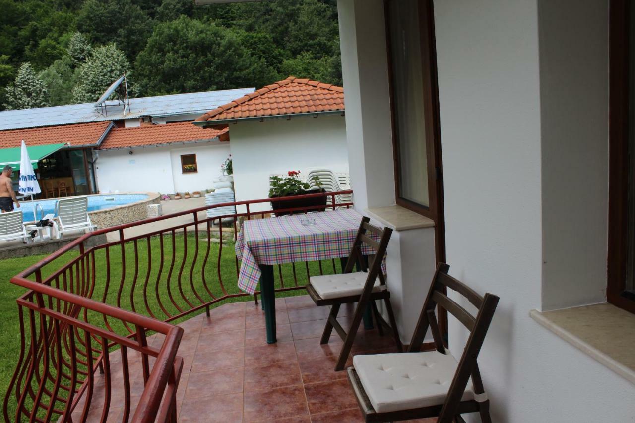 By The River Hotel Complex Balkanets  Екстер'єр фото