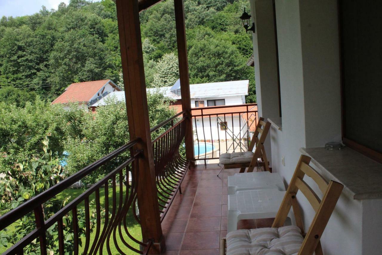 By The River Hotel Complex Balkanets  Екстер'єр фото